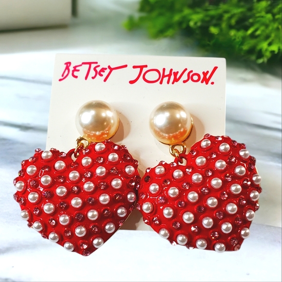 New Betsey Johnson Puffy Heart with Pearls Earrings - Picture 1 of 4